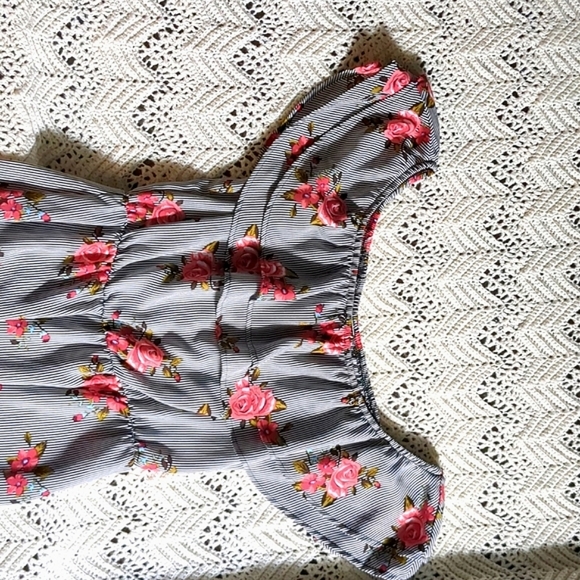 Discovery Co. Floral Dress Junior size large - Picture 3 of 5